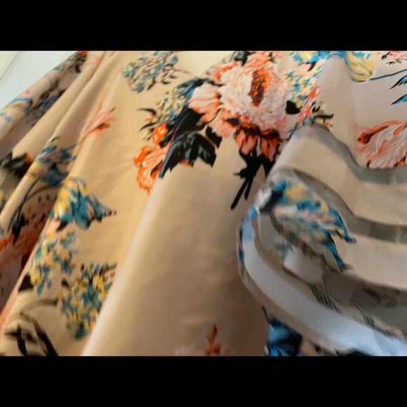 Blush Blouse with Large Floral Print - Picture 4 of 4